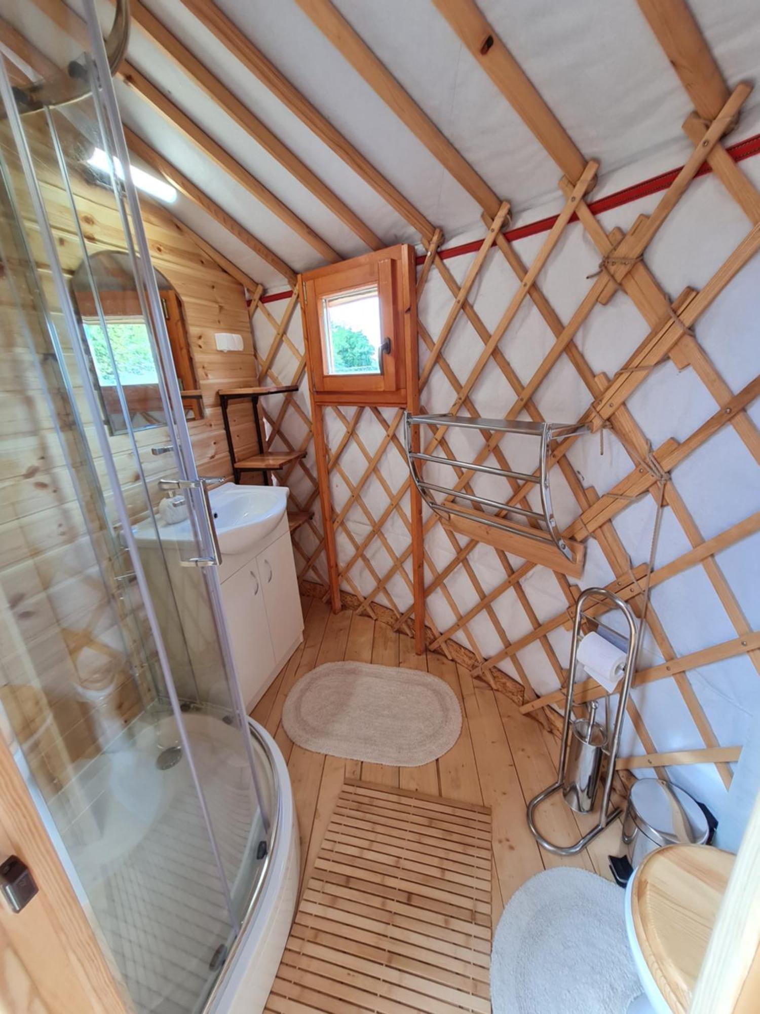 Jurtafarm Rackeve - A Nomad Luxus Hotel Ngoại thất bức ảnh