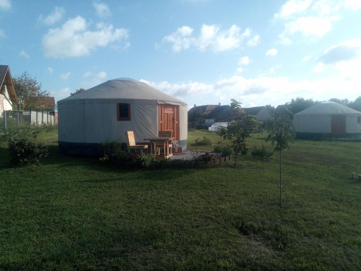 Jurtafarm Rackeve - A Nomad Luxus Hotel Ngoại thất bức ảnh